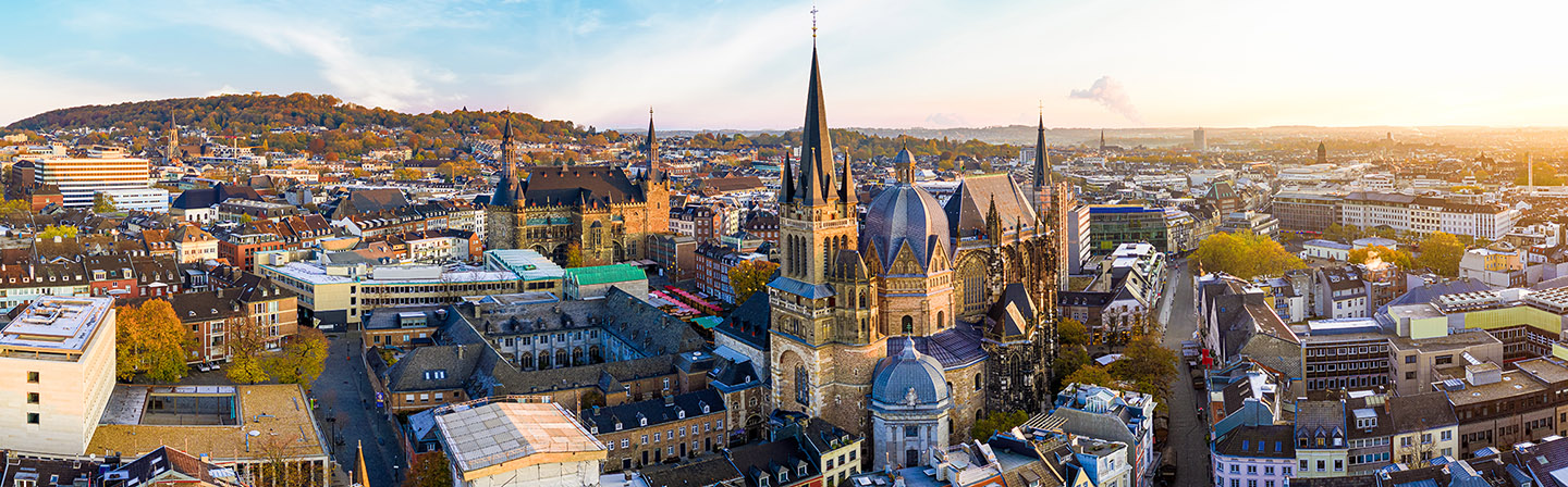 Panorama Aachen Stadtbild mit Dom und Rathaus, Dreiländereck