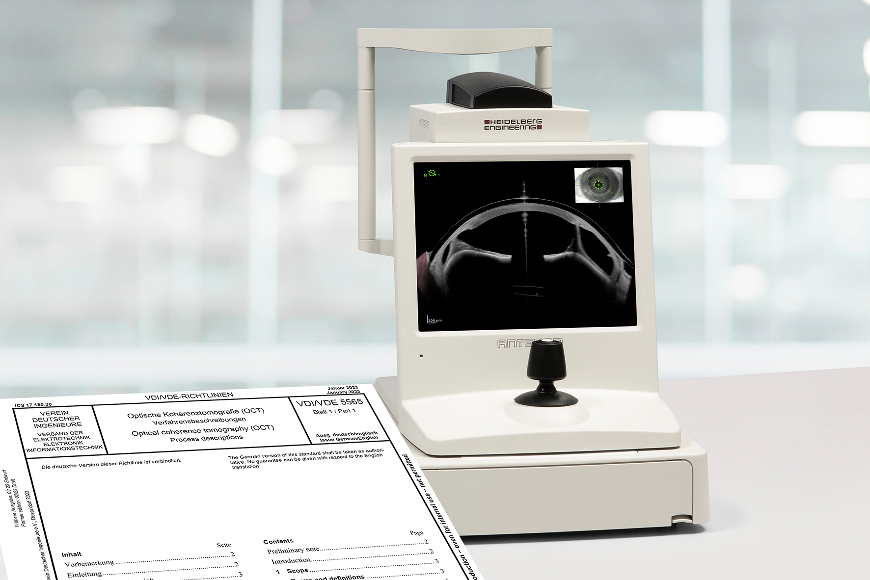 OCT device with image of the anterior segment of the eye