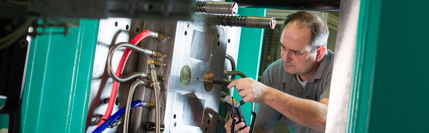 Temperature measurement on the tool of an injection molding machine